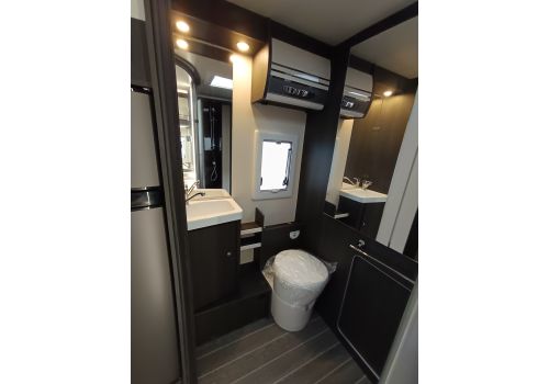 Low Profile Motorhome ROLLER TEAM Kronos 234 TL en Sale Occasion