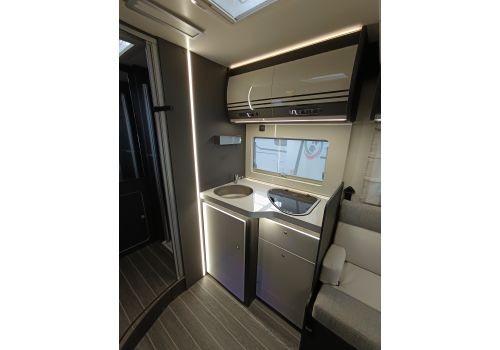 Low Profile Motorhome ROLLER TEAM Kronos 234 TL en Sale Occasion