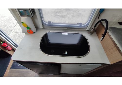 Low Profile Motorhome CARADO V339 en Sale Occasion