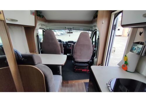 Low Profile Motorhome CARADO V339 en Sale Occasion