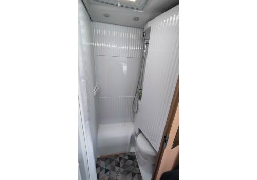 Low Profile Motorhome CARADO V339 en Sale Occasion