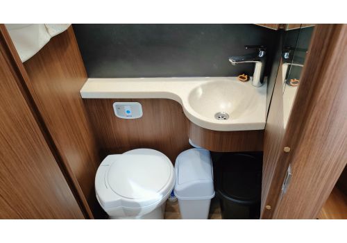 Integral Motorhome NIESMANN BISCHOFF ARTO 88F en Sale Occasion
