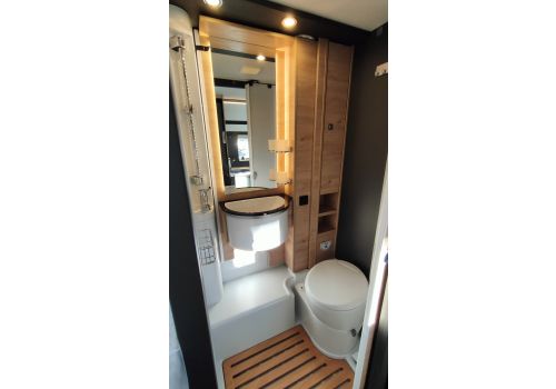 Low Profile Motorhome DETHLEFFS Globebus Camp T1 en Sale Occasion