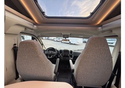 Low Profile Motorhome DETHLEFFS Just T7052 en Rent