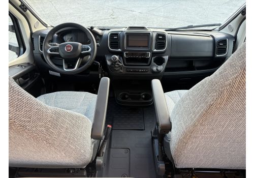 Low Profile Motorhome DETHLEFFS Just T7052 en Rent