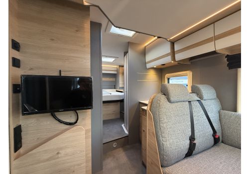 Low Profile Motorhome DETHLEFFS Just T7052 en Rent