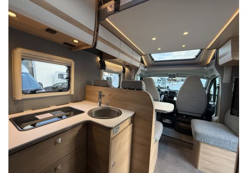 Low Profile Motorhome DETHLEFFS Just T7052 en Rent