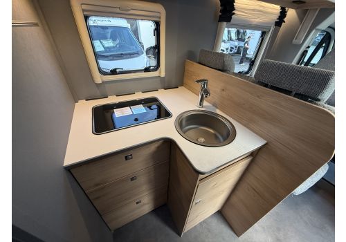 Low Profile Motorhome DETHLEFFS Just T7052 en Rent
