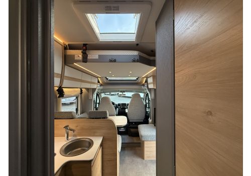 Low Profile Motorhome DETHLEFFS Just T7052 en Rent