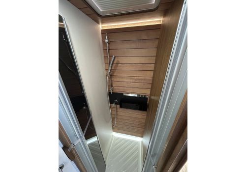 Low Profile Motorhome MOBILVETTA Krosser P 90 en Sale Occasion