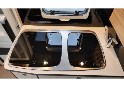 Low Profile Motorhome DETHLEFFS Globebus T1 en Sale Occasion