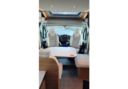 Low Profile Motorhome DETHLEFFS Just Camp T7052 EB en Sale Occasion