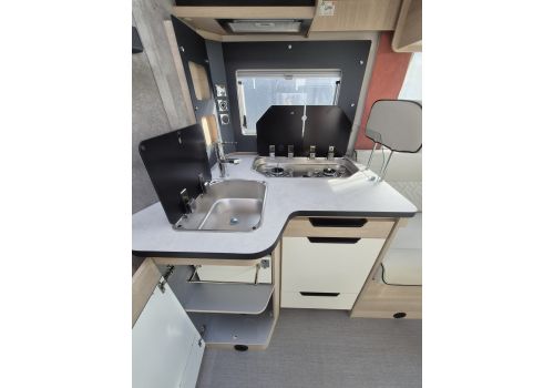 Low Profile Motorhome RAPIDO Rapido 696F Modelo 2025 en Sale Occasion