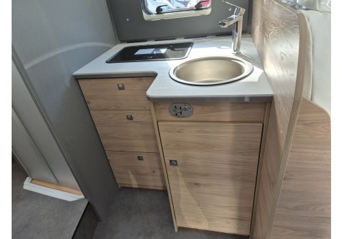 Low Profile Motorhome DETHLEFFS Just Camp T7052 DBM Modelo 2026 en Catalog
