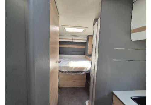 Low Profile Motorhome DETHLEFFS Just Camp T7052 DBM Modelo 2026 en Catalog