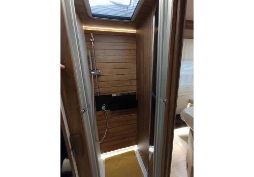 Low Profile Motorhome MOBILVETTA Krosser 90 en Sale Occasion