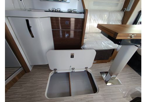Low Profile Motorhome MOBILVETTA Krosser 90 en Sale Occasion