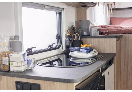 Low Profile Motorhome SUNLIGHT V66 Adventure modelo 2025 en Catalog