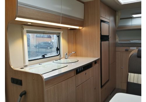 Capuchina Motorhome SUNLIGHT A-70 con amplio garaje en Sale Occasion