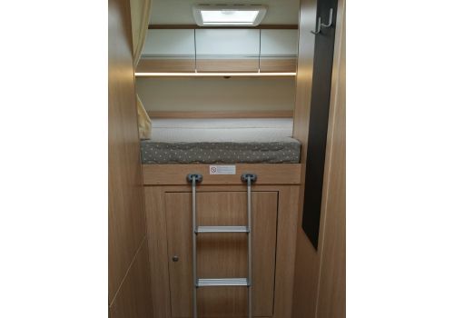 Capuchina Motorhome SUNLIGHT A-70 con amplio garaje en Sale Occasion