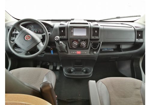 Capuchina Motorhome SUNLIGHT A-70 con amplio garaje en Sale Occasion