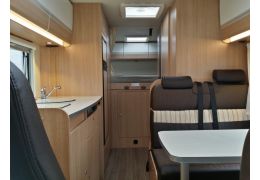 Capuchina Motorhome SUNLIGHT A-70 con amplio garaje en Sale Occasion