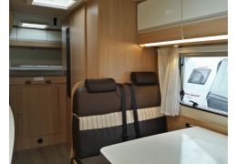 Capuchina Motorhome SUNLIGHT A-70 con amplio garaje en Sale Occasion