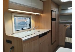 Capuchina Motorhome SUNLIGHT A-70 con amplio garaje en Sale Occasion