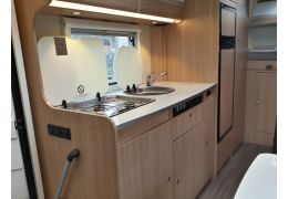 Capuchina Motorhome SUNLIGHT A-70 con amplio garaje en Sale Occasion