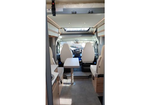 Low Profile Motorhome DETHLEFFS Just Camp 7052 DBL en Sale Occasion