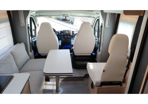Low Profile Motorhome DETHLEFFS Just Camp 7052 DBL en Sale Occasion