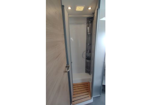 Low Profile Motorhome DETHLEFFS Just Camp 7052 DBL en Sale Occasion