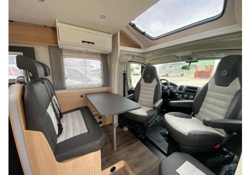 Low Profile Motorhome SUNLIGHT T67S Adventure en Sale Occasion