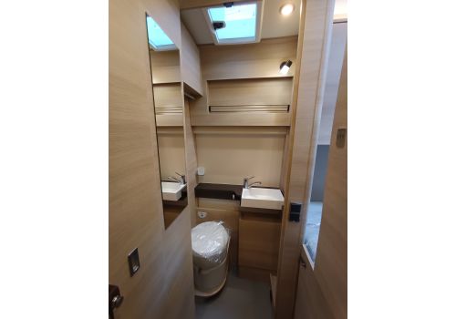Camper Van RAPIDO V65XL en Catalog
