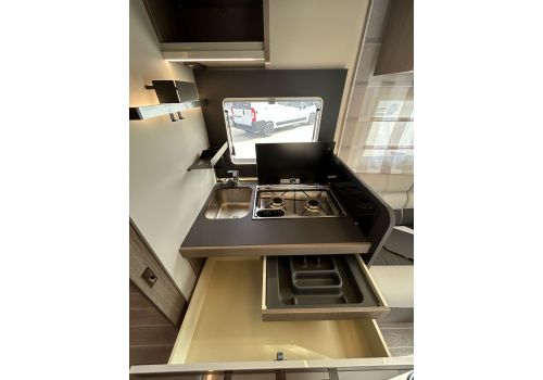 Low Profile Motorhome ROLLER TEAM ZEFIRO 266 TL en Sale Occasion