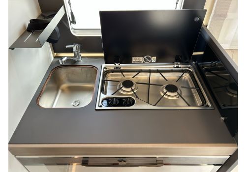 Low Profile Motorhome ROLLER TEAM ZEFIRO 266 TL en Sale Occasion
