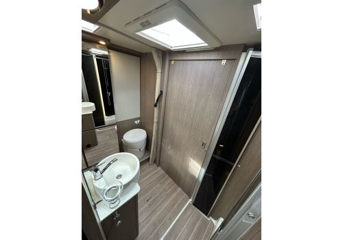 Low Profile Motorhome ROLLER TEAM ZEFIRO 266 TL en Sale Occasion