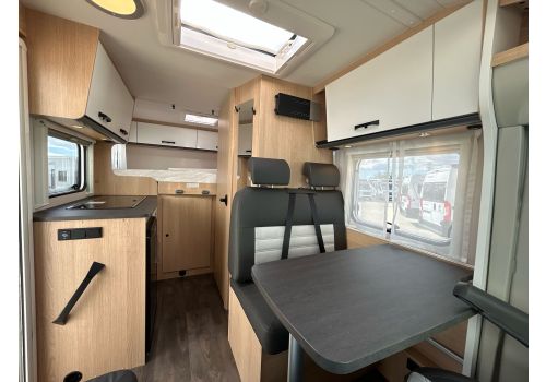 Low Profile Motorhome SUNLIGHT V60 Adventure Edition en Sale Occasion