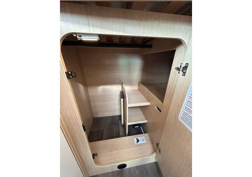 Low Profile Motorhome SUNLIGHT V60 Adventure Edition en Sale Occasion