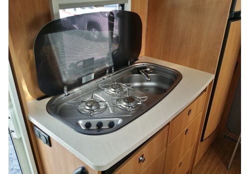 Low Profile Motorhome DETHLEFFS Globebus T-15 en Sale Occasion