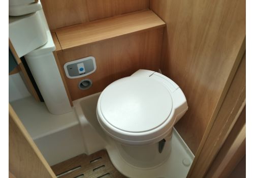 Low Profile Motorhome DETHLEFFS Globebus T-15 en Sale Occasion
