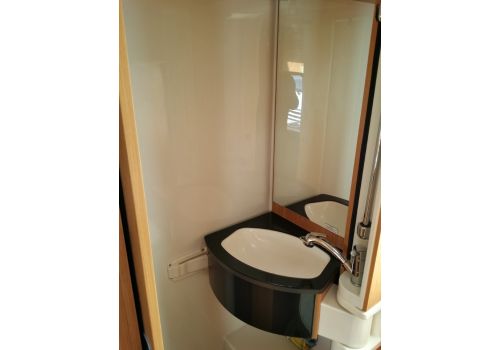Low Profile Motorhome DETHLEFFS Globebus T-15 en Sale Occasion
