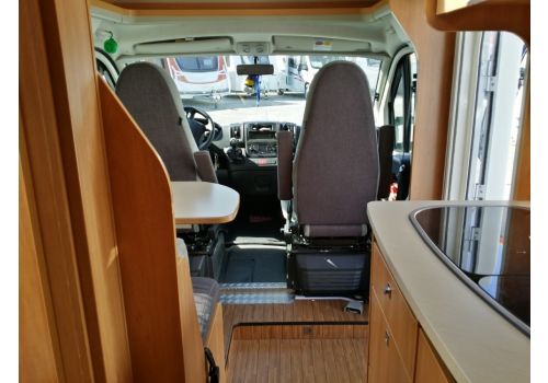Low Profile Motorhome DETHLEFFS Globebus T-15 en Sale Occasion