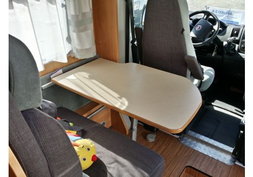 Low Profile Motorhome DETHLEFFS Globebus T-15 en Sale Occasion