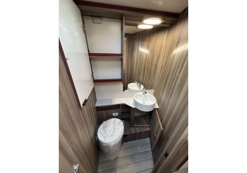 Low Profile Motorhome ROLLER TEAM 284 TL Spring Edition en Catalog