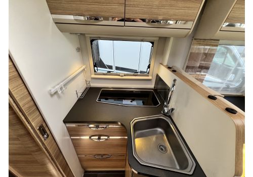 Low Profile Motorhome ADRIA Matrix M 670 SC en Sale Occasion