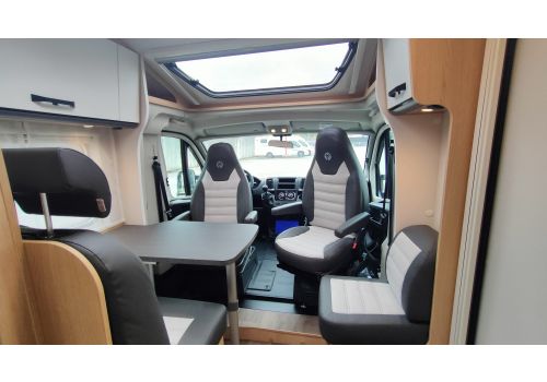 Low Profile Motorhome SUNLIGHT V60 Fiat en Rent
