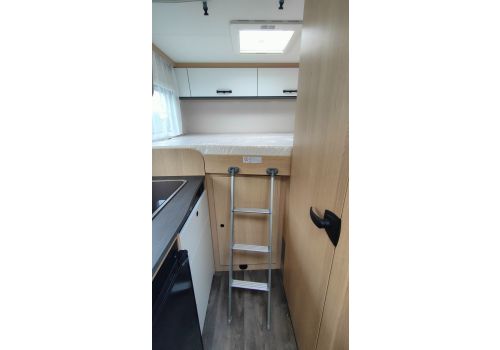 Low Profile Motorhome SUNLIGHT V60 Fiat en Rent