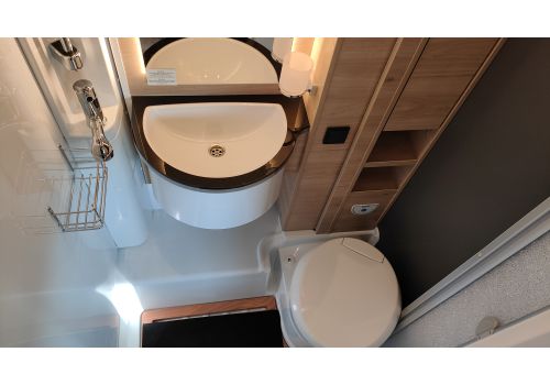 Low Profile Motorhome DETHLEFFS Globebus Camp T1 en Catalog