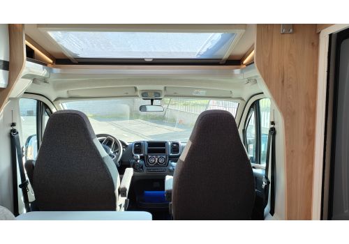 Low Profile Motorhome DETHLEFFS Globebus Camp T1 en Catalog